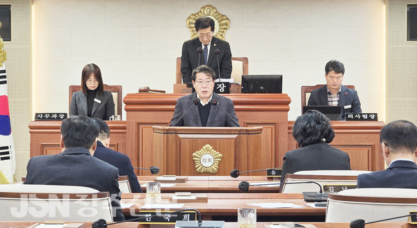 지난 8일 열린 장수군의회 제380회 제2차 정례회 제3차 본회의에서 행정사무감사 결과 채택의 건을 원안 가결했다.