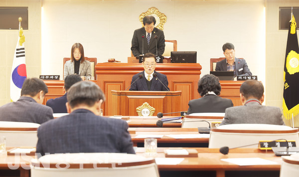 장정복 의원이 5분 발언을 진행하고 있다.