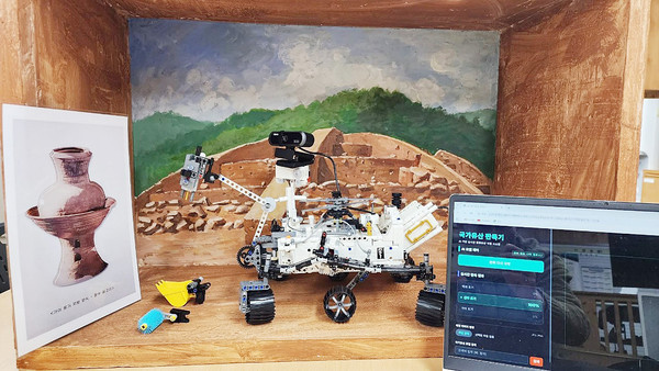 대회에서 선보인 로봇과 국가유산 판독기 프로그램.
